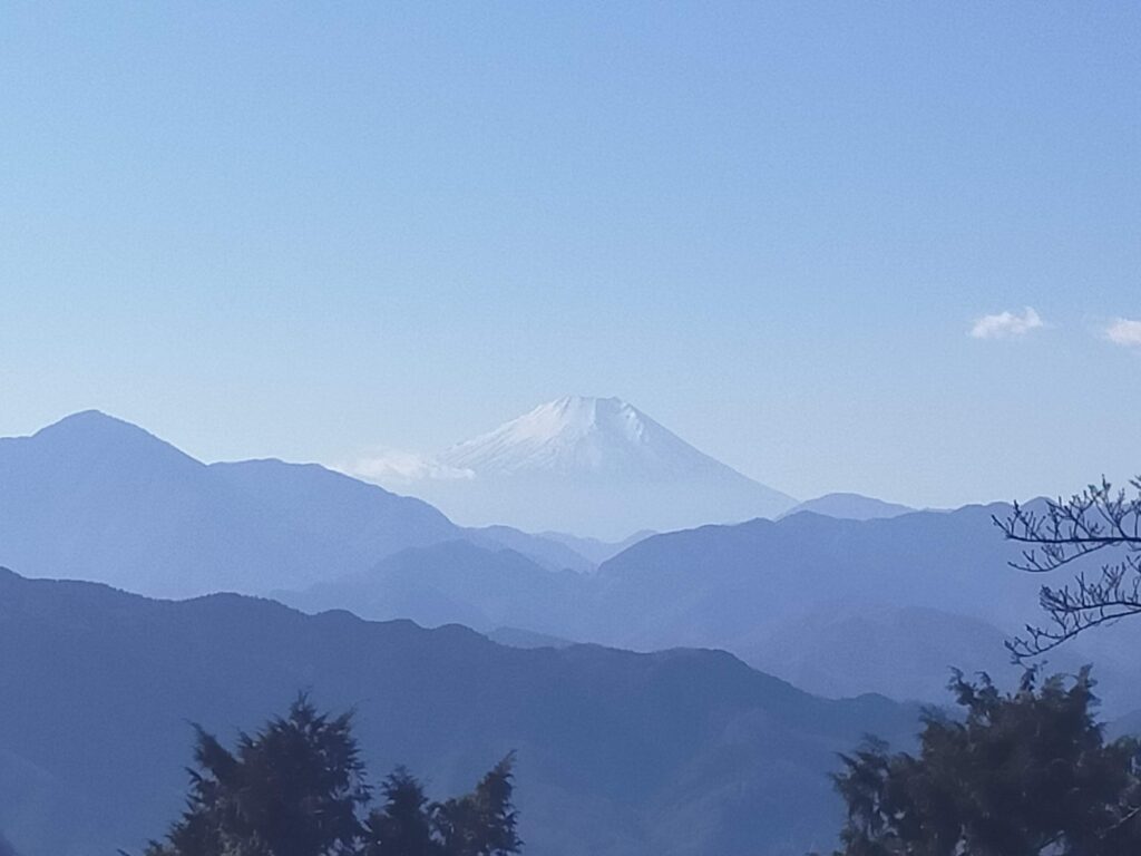 高尾山　山頂から眺める富士山の様子