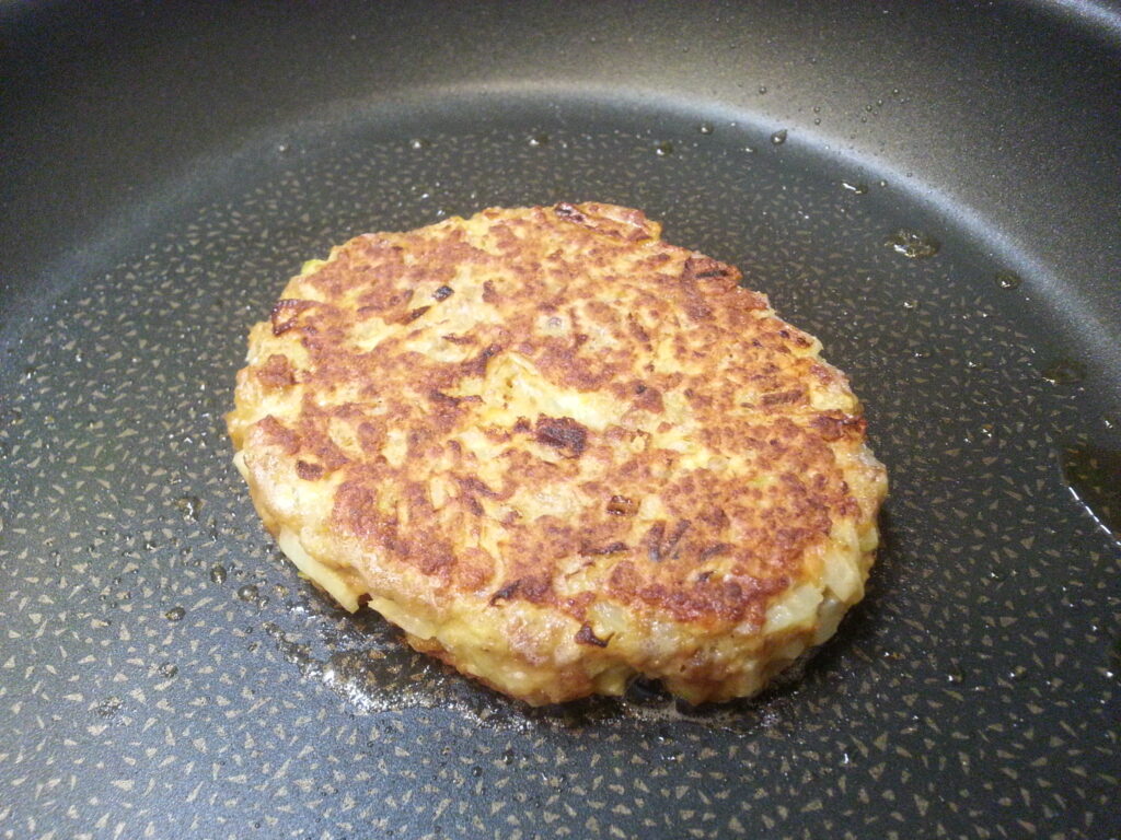 謎肉ハンバーグが焼きあがった写真