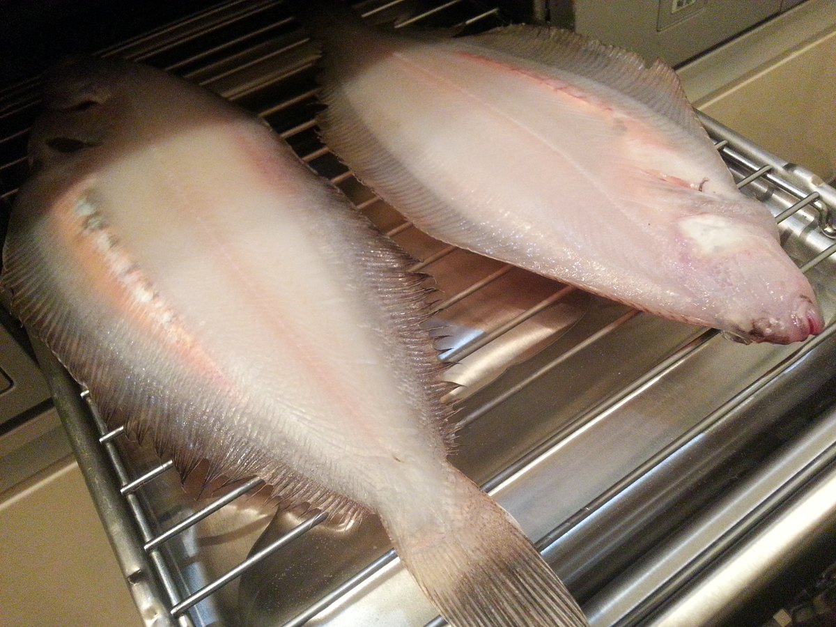 ガスコンロで焼き始める写真