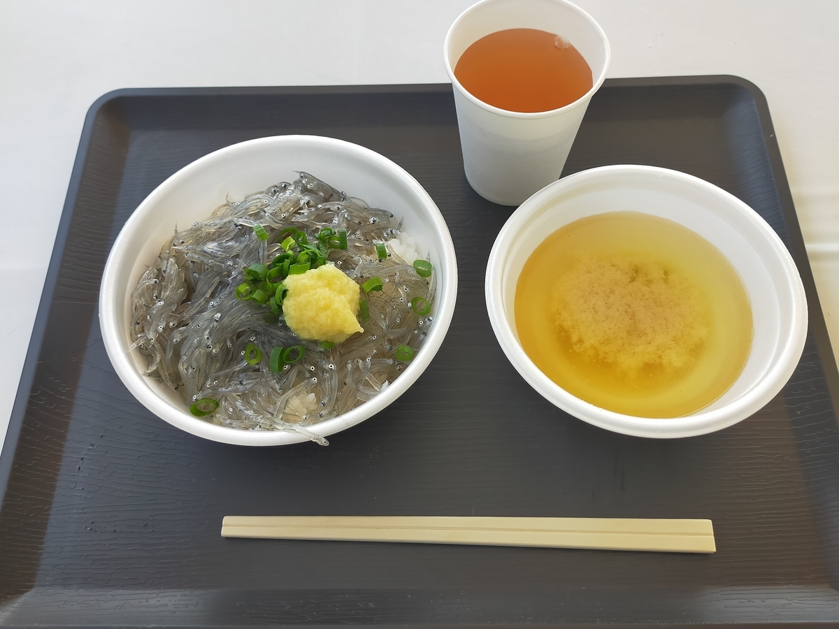 静岡県は用宗漁港で頂く生シラス丼（どんぶりハウス）