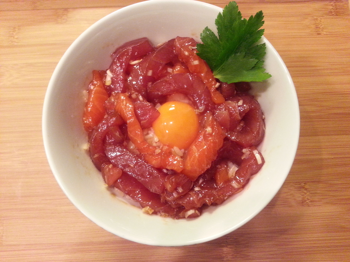 マグロとサーモンのユッケ丼 作り方