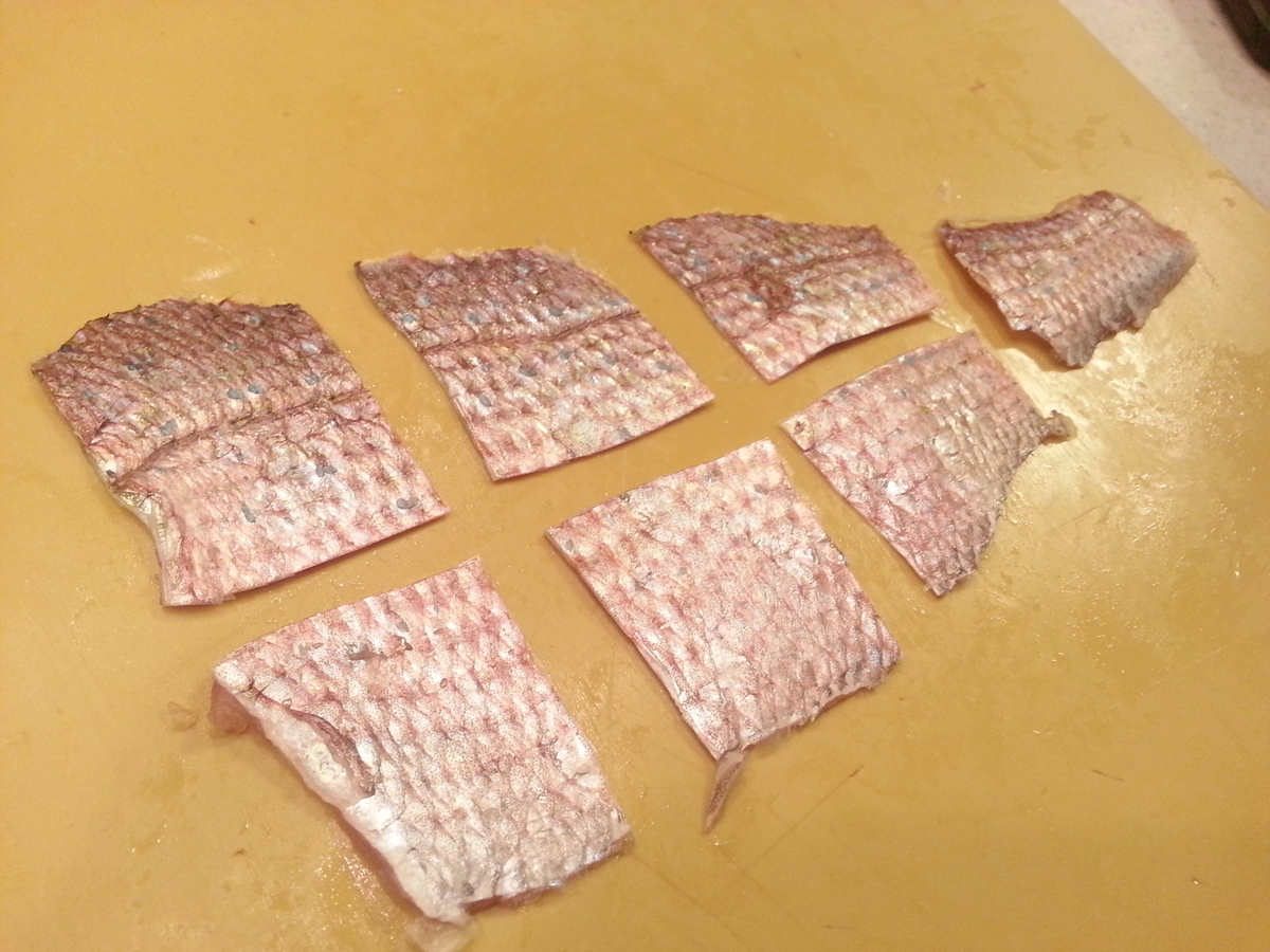 真鯛 ウロコ付き皮の唐揚げ 作り方