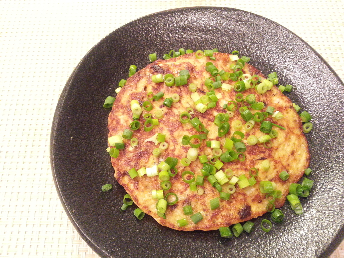 鯖の味噌煮缶を使った山芋鉄板焼き