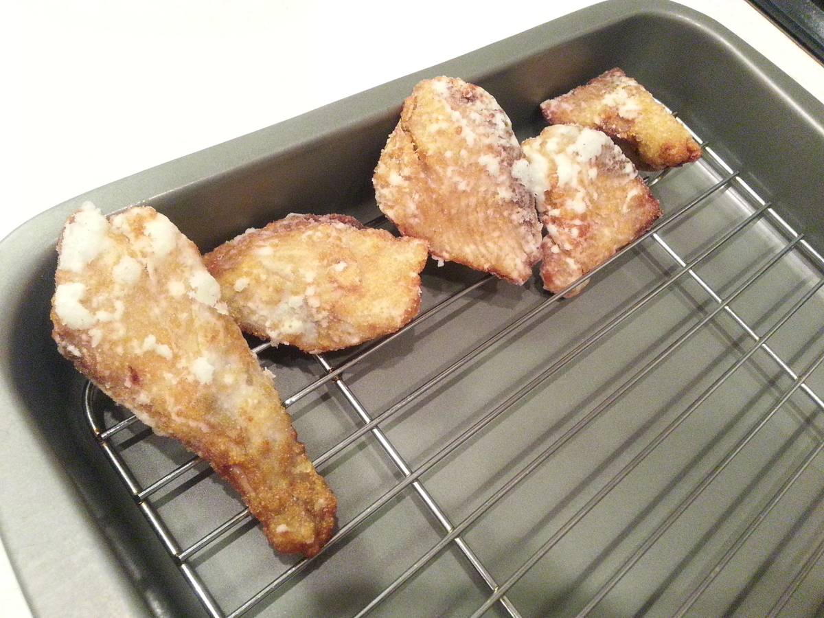 魚の唐揚げ1度揚げと2度揚げの味の比較（違い）