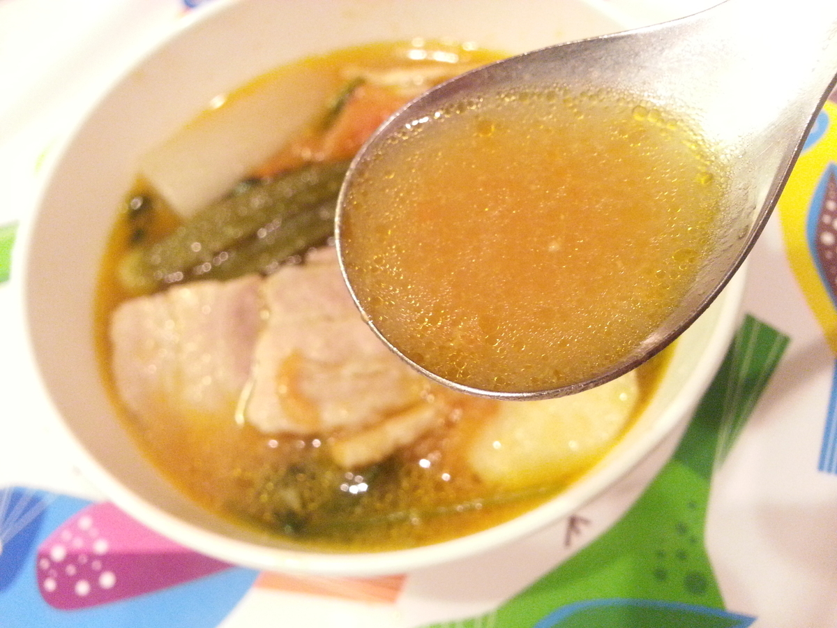 フィリピン料理シニガンスープってどんな味