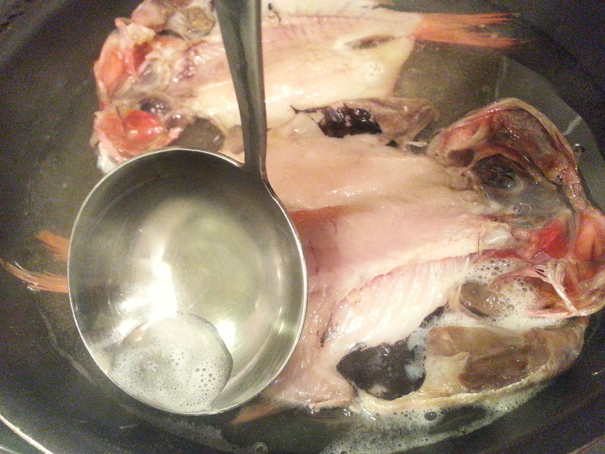 魚の干物で煮付け（煮魚）作り方 アク取り