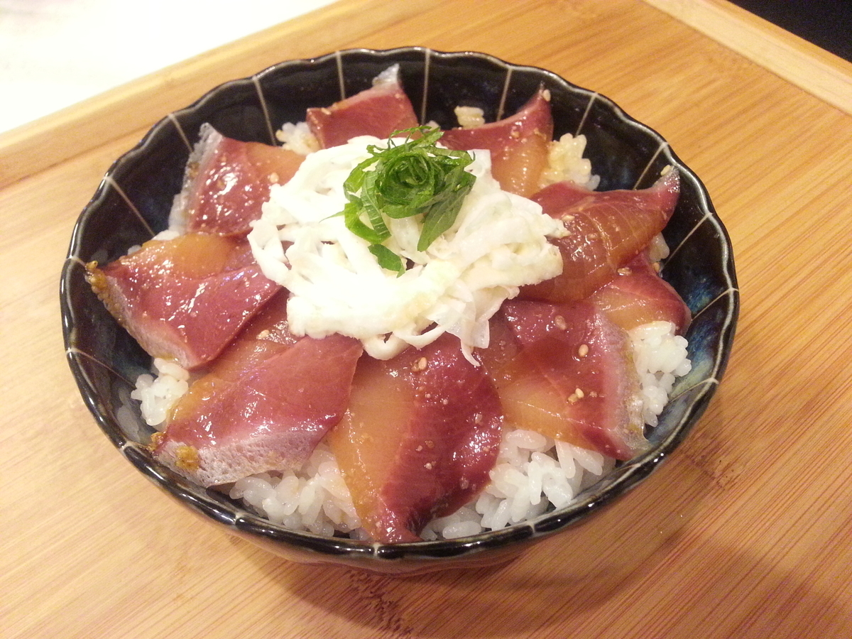 卵黄を使う『ブリの黄金漬け丼』作り方