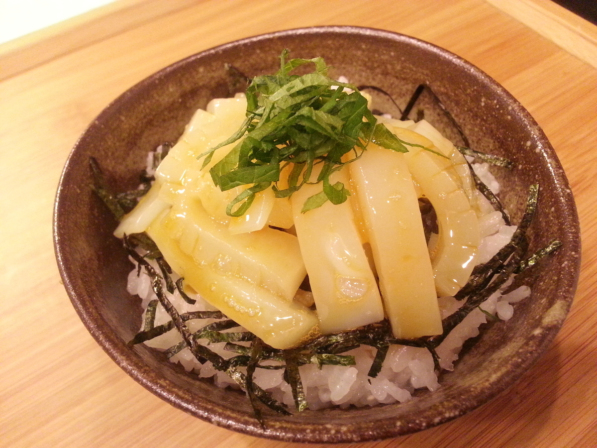 コウイカ スミイカ 刺身の卵黄和え丼