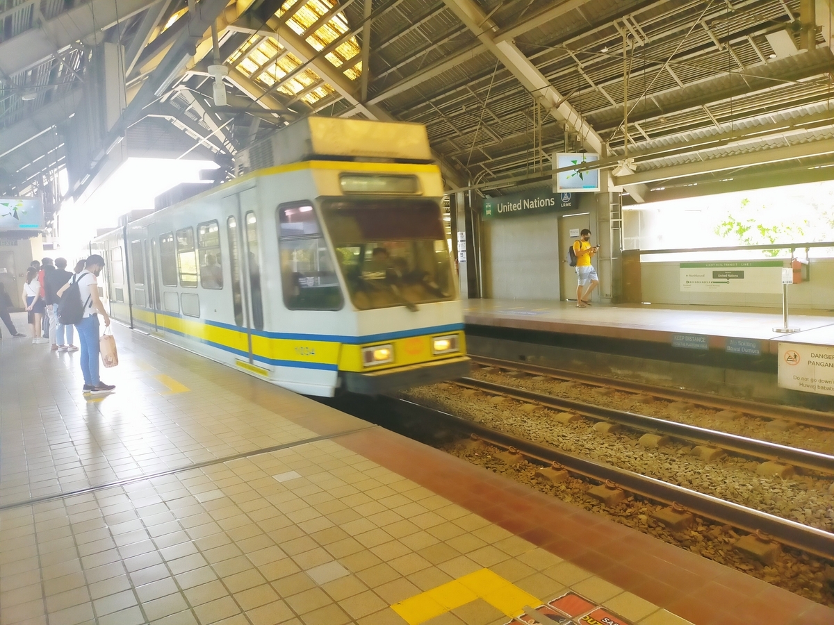 マニラ　電車